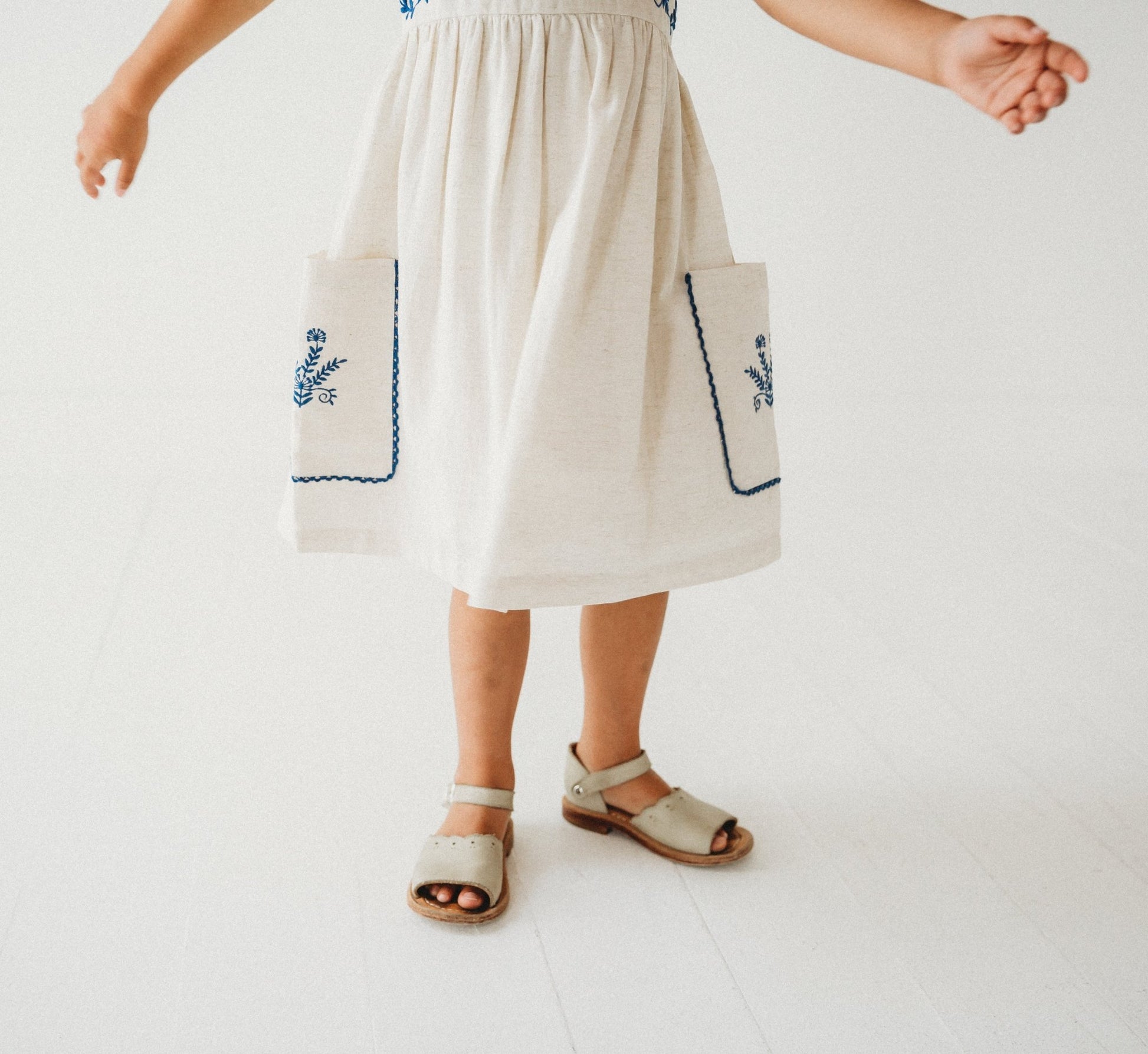Azurea Linen Embroidery Dress | Larili | Dirt & Daisies 8 Azurea Linen Embroidery Dress | Larili | Dirt & Daisies 8