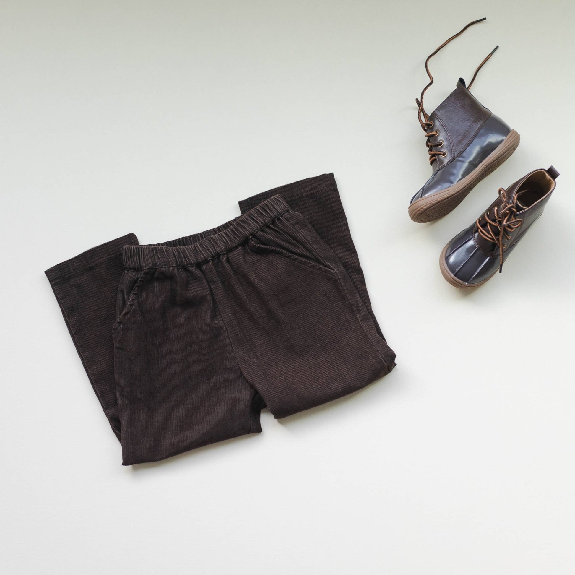 Brown Shorts with Adjustable waist and working pockets